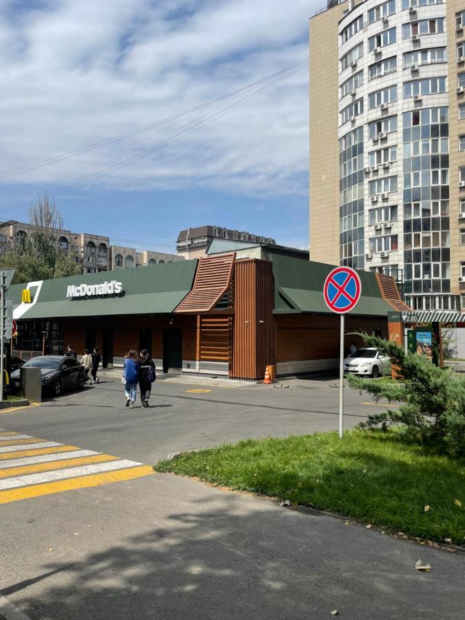 Уютная Квартира В Самом Сердце Алматы Almaty Exterior photo